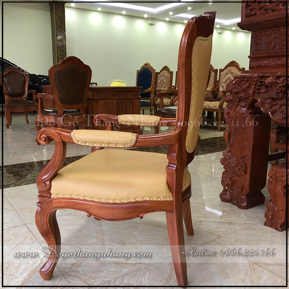 Ghế giám đốc nữ da nâu được làm từ chất liệu gỗ gõ đỏ nhập khẩu , bọc mút nhật và da công nghiệp cao cấp.