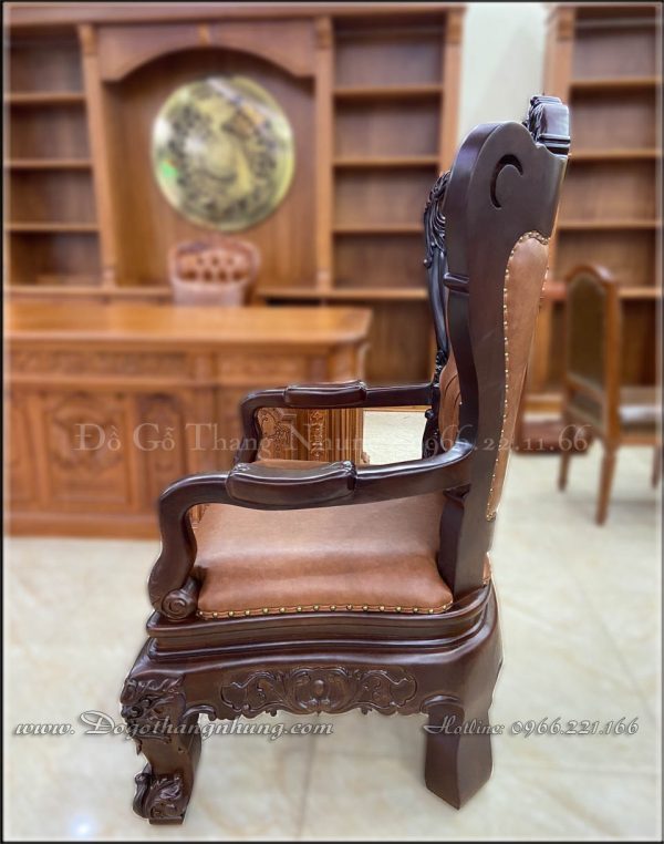Chiếc ghế làm việc lãnh đạo được thiết kế theo phong cách cổ điển, hoàn thiện ráp kỹ và sơn PU Imchem cao cấp