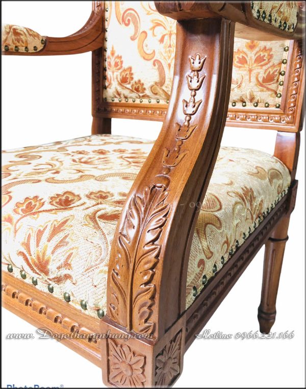 Chi tiết hoa văn trên tay ghế putin, chất liệu gỗ gõ đỏ sơn Imchem cao cấp