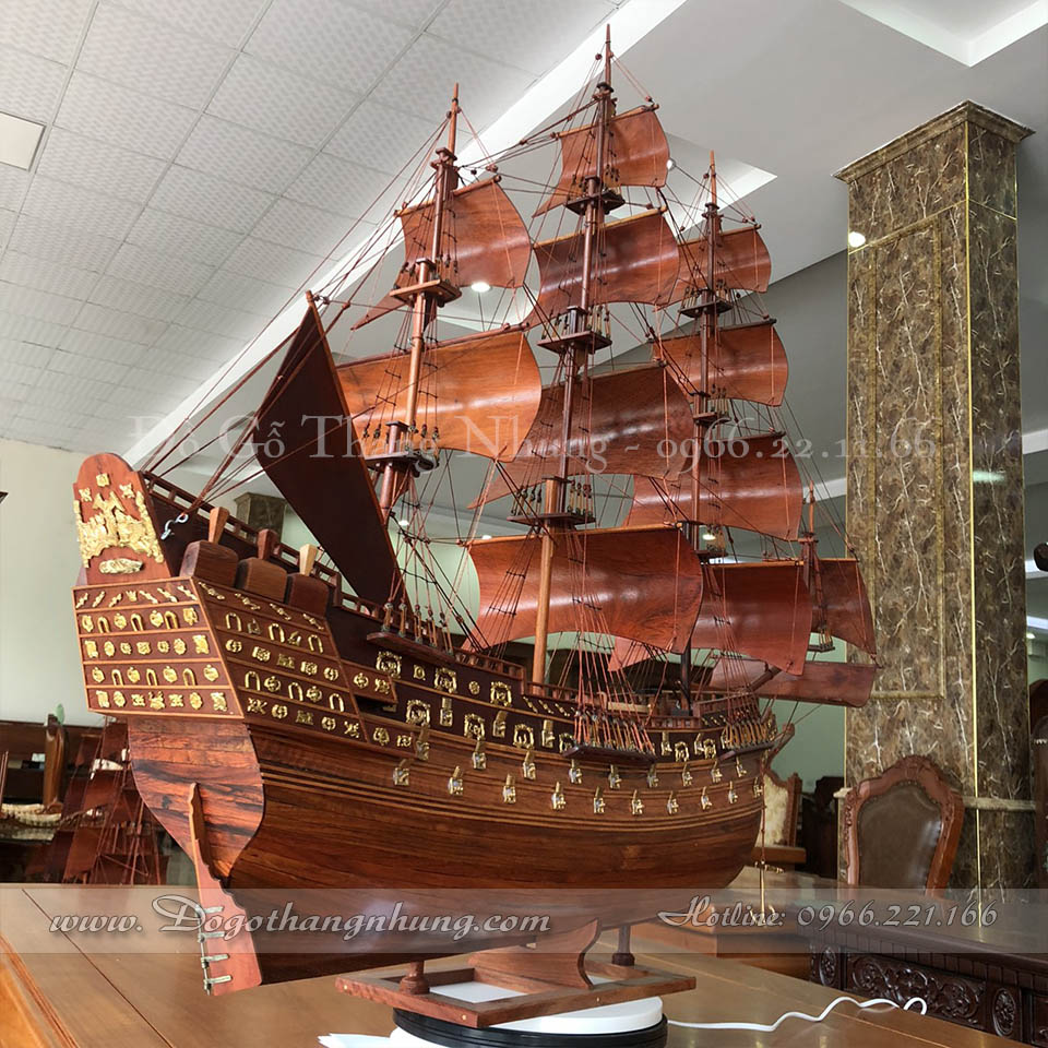 Thuyền buồm doanh nhân gỗ hương được thiết kế và sản xuất từ làng nghề gỗ Đồng Kỵ ,tp Từ Sơn , Bắc Ninh do nghệ nhân làng nghề đảm nhiệm.