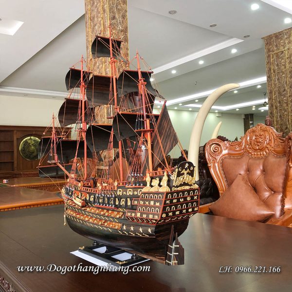 Thuyền buồm doanh nhân gỗ mun xuất xứ từ làng nghề thủ công truyền thống Bắc ninh do các nghệ nhân lành nghề chế tác hoàn toàn thủ công