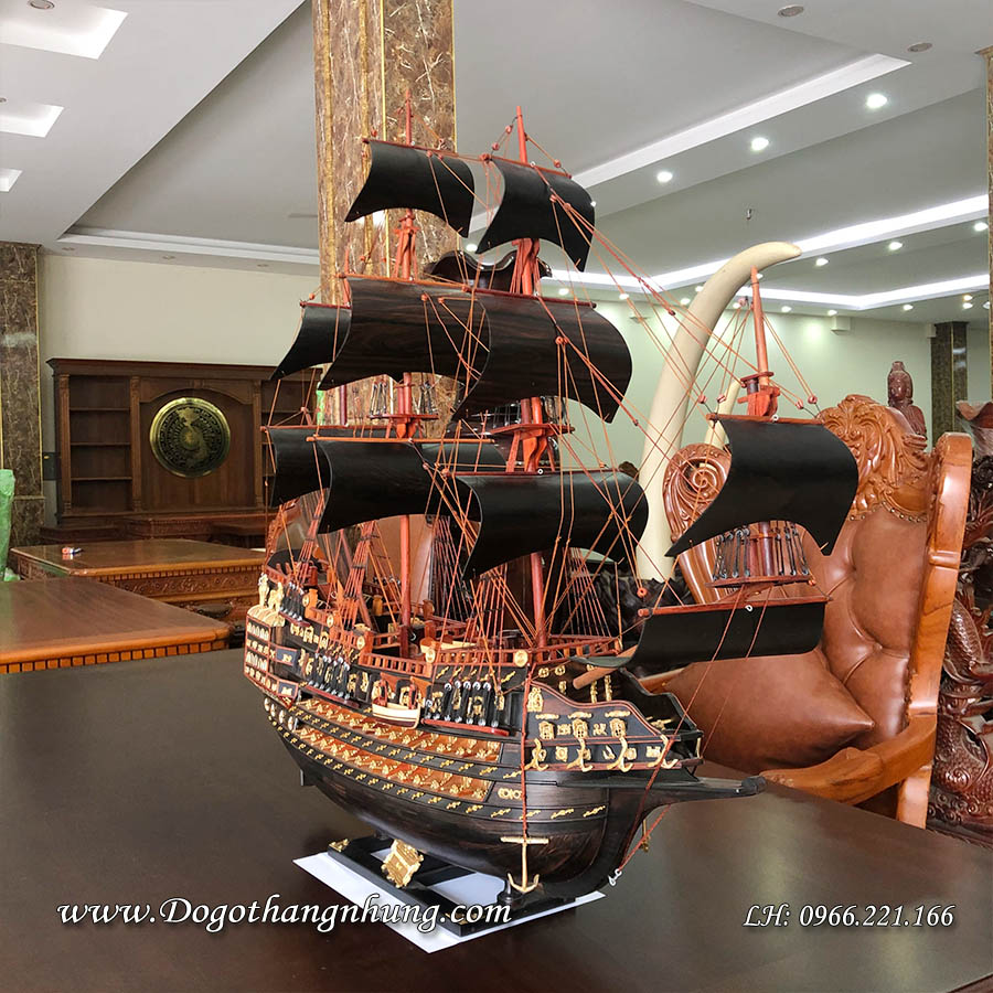 Thuyền buồm doanh nhân phong thủy gỗ mun được làm thủ công tỷ mỷ cánh buồm cũng được làm bằng gỗ mun giúp cho chiếc thuyền bền chắc mà vẫn mềm mại 