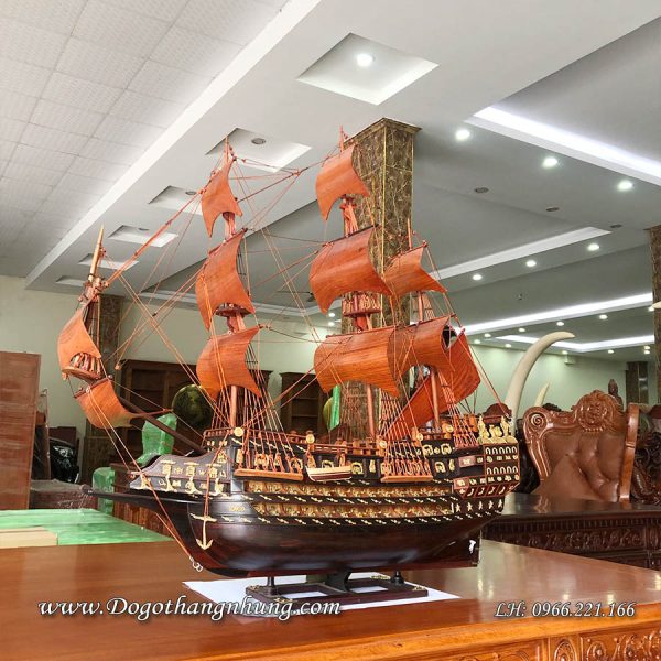 Thuyền buồm gỗ trắc buồm gỗ hương kích thước sản phẩm dài 80cm, cao 85cm, rộng 18cm được sản xuất hoàn toàn thủ công từ chất liệu gỗ trắc đen đỏ
