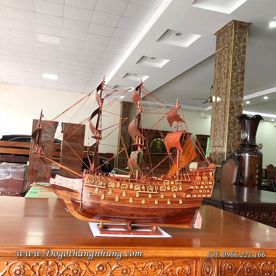 Thuyền buồm doanh nhân gỗ hương kích thước sản phẩm dài 60cm, cao 65cm, rộng 15cm được sản xuất từ chất liệu gỗ hương ta thuộc nhóm gỗ quý nhóm 1