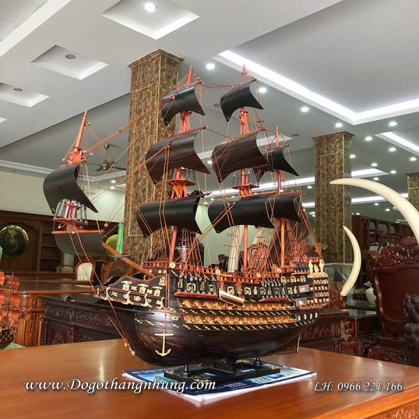 Thuyền buồm doanh nhân gỗ mun kích thước sản phẩm dài 80cm, cao 85cm, rộng 18cm được sản xuất hoàn toàn từ gỗ mun sừng khánh hòa thuộc nhóm gỗ quý nhóm 1