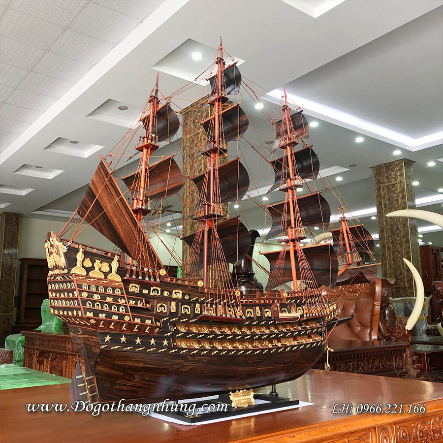 Thuyền buồm doanh nhân gỗ mun kích thước sản phẩm dài 100cm, cao 105 cm, rộng 25cm được sản xuất hoàn toàn bằng chất liệu gỗ mun sừng khánh hòa thuộc nhóm gỗ quý nhóm 1