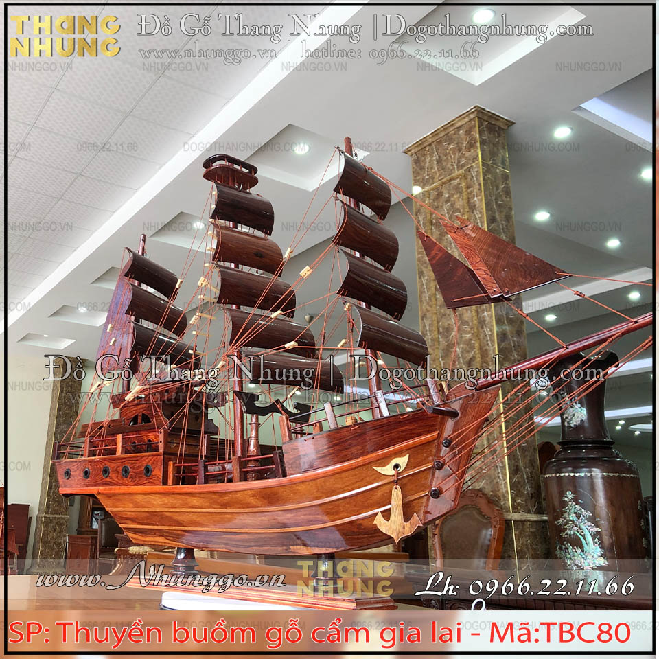 Mô hình thuyền buồm gỗ cẩm dài 80cm được làm bằng chất liệu gỗ cẩm gia lai là loại gỗ mịn vân đẹp