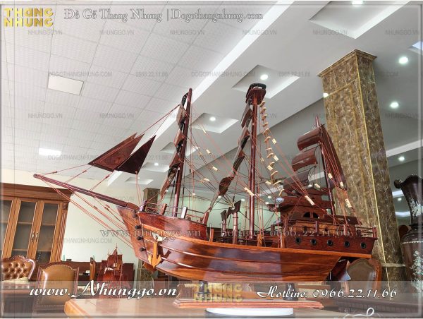 Mô hình thuyền buồm gỗ cẩm dài 80cm đẳng cấp được trưng bày tại phòng khách, phòng làm việc, quầy thu ngân với ý nghĩa thuận buồm xuôi gió