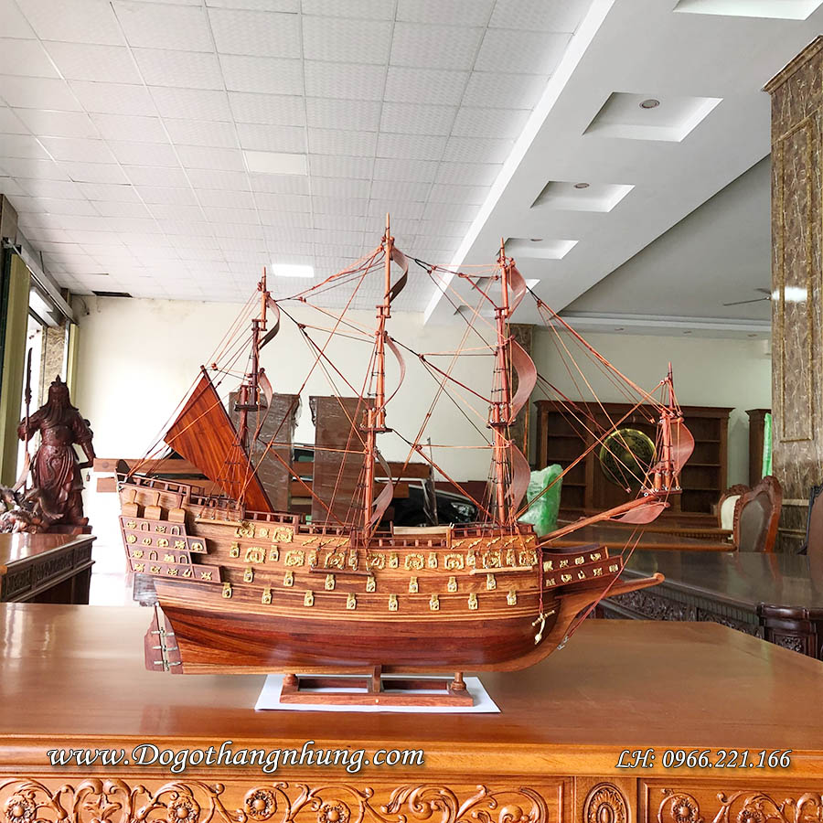 Mô hình thuyền buồm gỗ hương dài 60cm loại VIP được làm thủ công bằng tay bởi các nghệ nhân làng nghề gỗ Đồng Kỵ