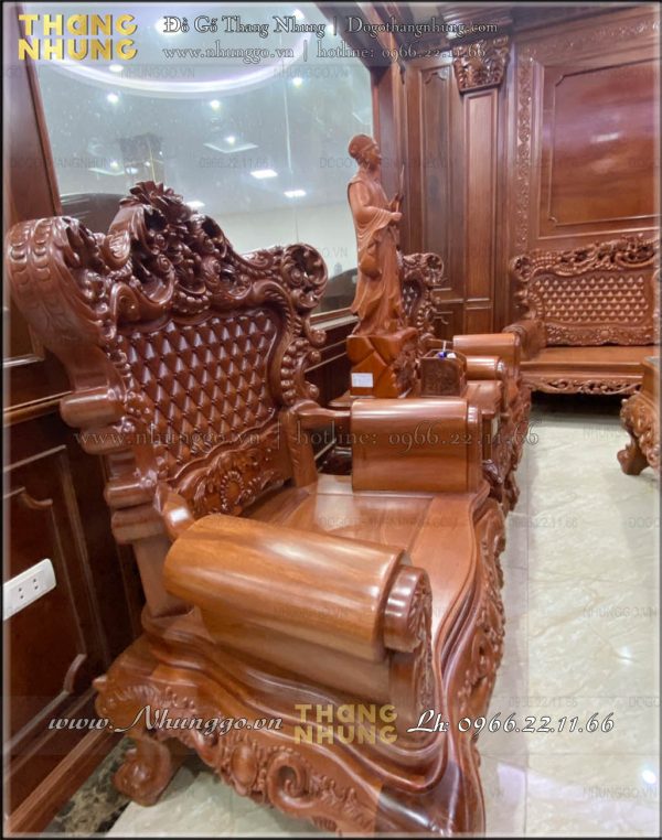 Ghế của bộ bàn ghế louis hoàng gia gỗ hương được làm vách cong