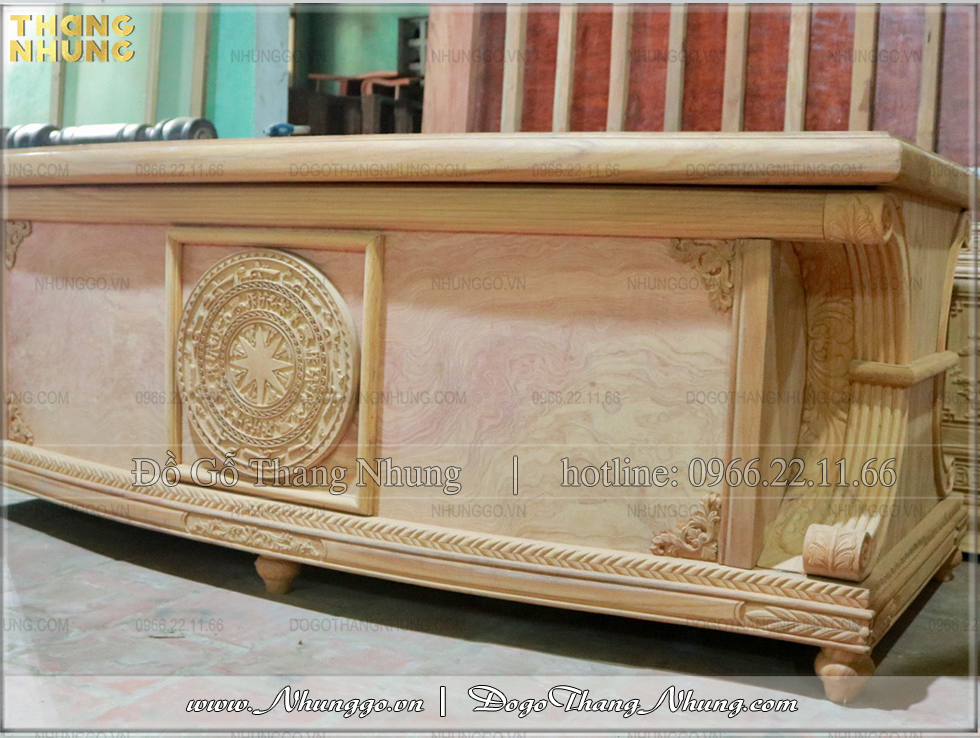 Báo giá bàn làm việc doanh nhân gỗ tự nhiên được để mộc thể hiện đẹp từ chất gỗ