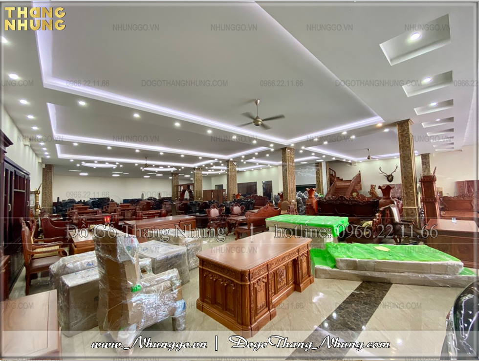 Showroom trưng bày sản phẩm của đồ gỗ Ngọc Bích tại làng nghề gỗ Đồng Kỵ, Từ Sơn, Bắc Ninh
