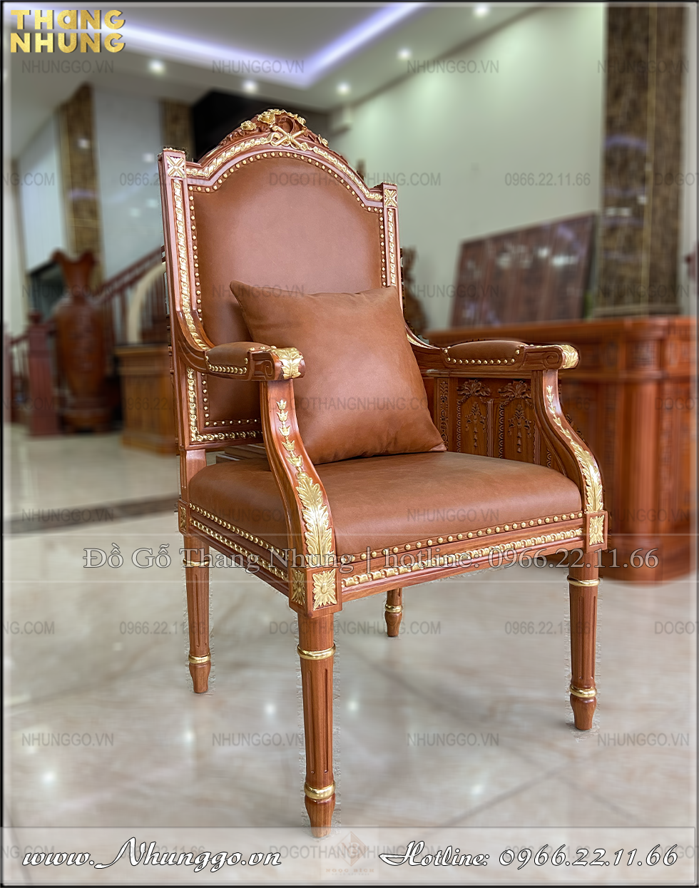 Mẫu ghế chủ tịch gỗ tự nhiên bọc da nâu được làm theo phong cách tân cổ điển theo bản gốc của ghế tổng thống Pu tin