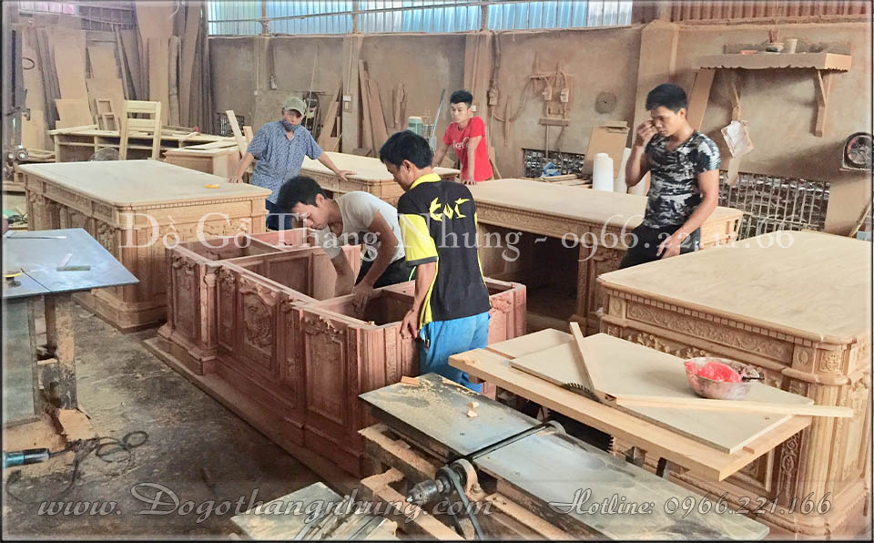 tìm xưởng sản xuất bàn làm việc gỗ tự nhiên tại Hồ Chí Minh