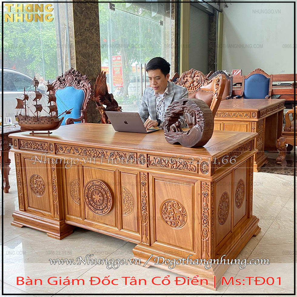 Cơ sở làm bàn làm việc chủ tịch gỗ gõ đỏ được đặt tại làng nghề gỗ Đồng Kỵ, Từ Sơn, Bắc Ninh