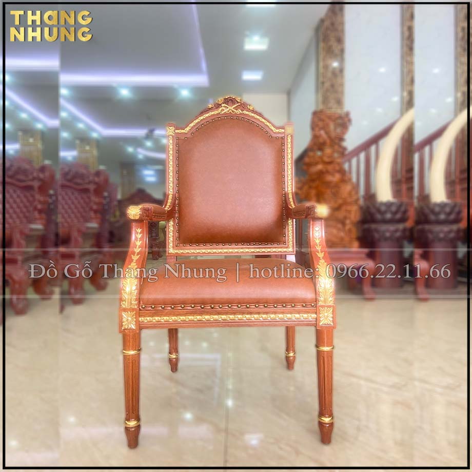 Ghế chủ tịch mẫu Putin dát vàng được thiết kế theo mẫu ghế làm việc của tổng Nga Putin