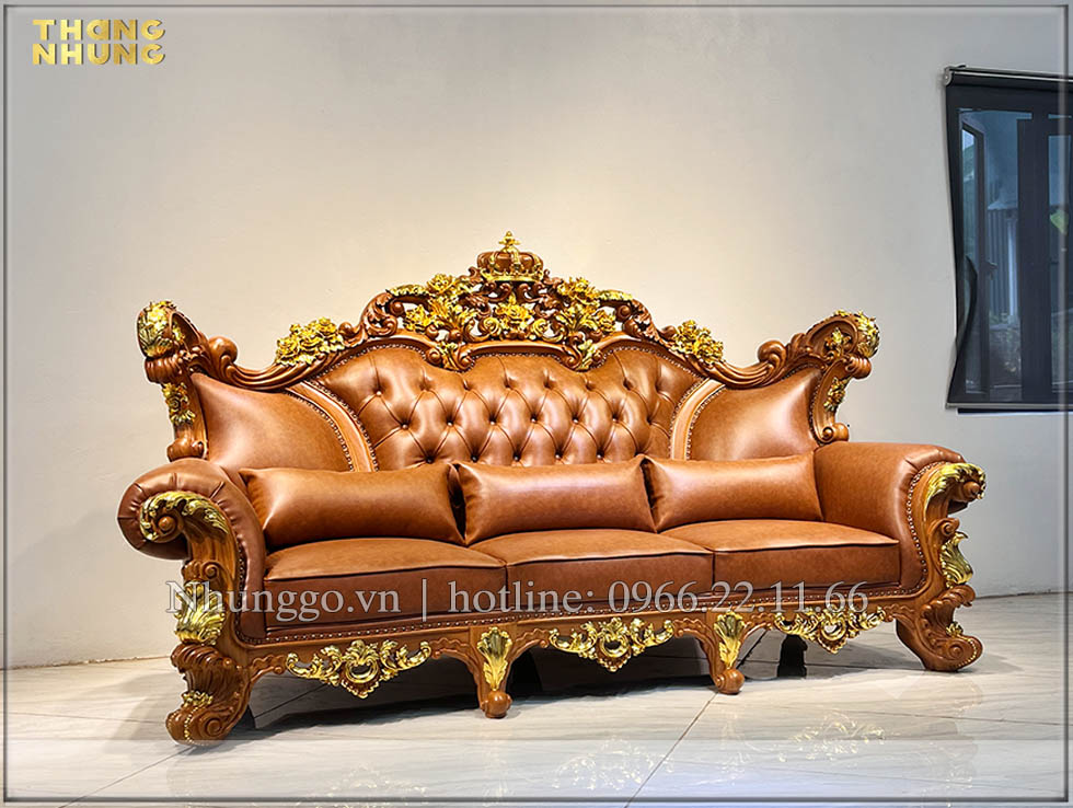 Sofa tân cổ điển gỗ tự nhiên phong cách hoàng gia gồm 01 sofa, 2 ghế sofa đơn tân cổ điển ,1 bàn trà và 02 đôn hoa.
