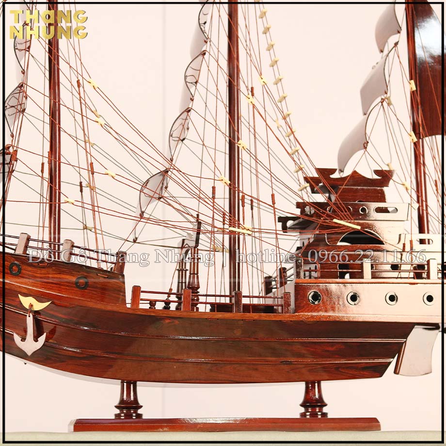 Ý nghĩa của việc trưng bày mô hình thuyền buồm gỗ trang trí tại nơi làm việc của doanh nhân