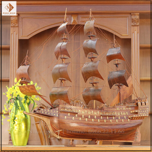 Thuyền buồm gỗ hương-TH120 được làm bởi các nghệ nhân có trình độ cao chuẩn đến từng chi tiết