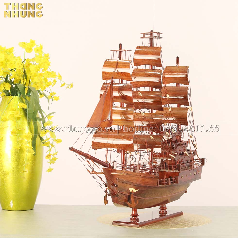 Mô hình thuyền buồm thái lan được làm từ chất liệu gỗ cẩm 