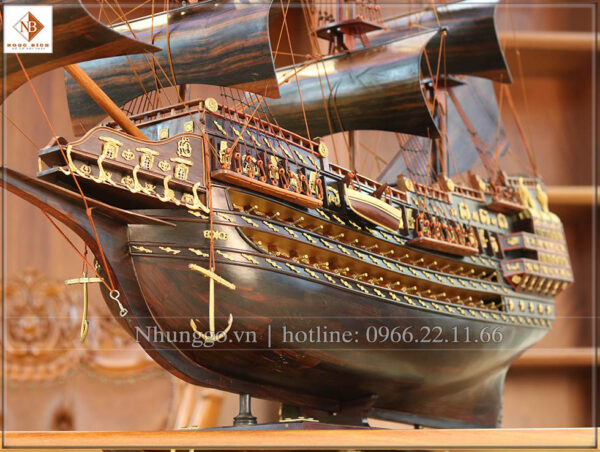 Mô hình thuyền buồm gỗ Mun có kích thước dài 1m