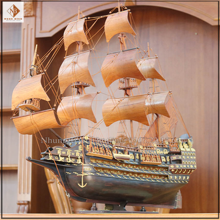 Thuận buồm xuôi gió gỗ doanh nhân được làm bằng gỗ trắc kết hợp với gỗ hương