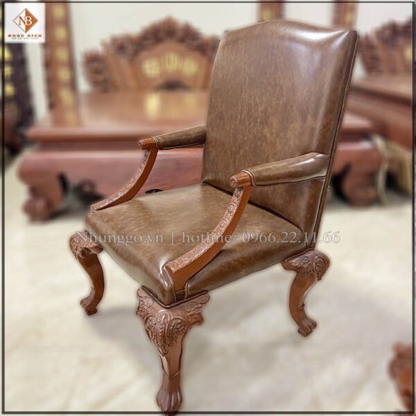 Ghế được làm từ chất liệu gỗ gõ