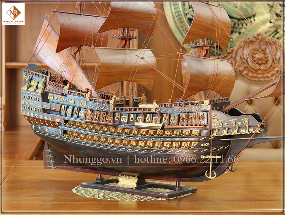 Thuyền buồm gỗ trắc dài 100cm