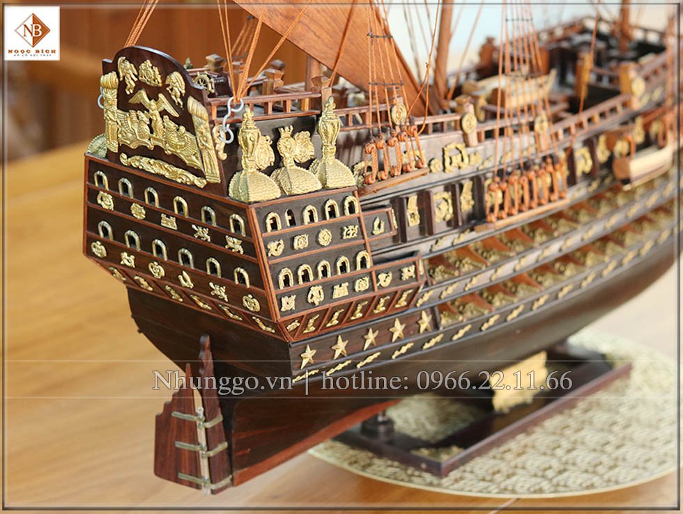 Thuyền buồm gỗ trắc dài  Chất liệu gỗ trắc cao cấp