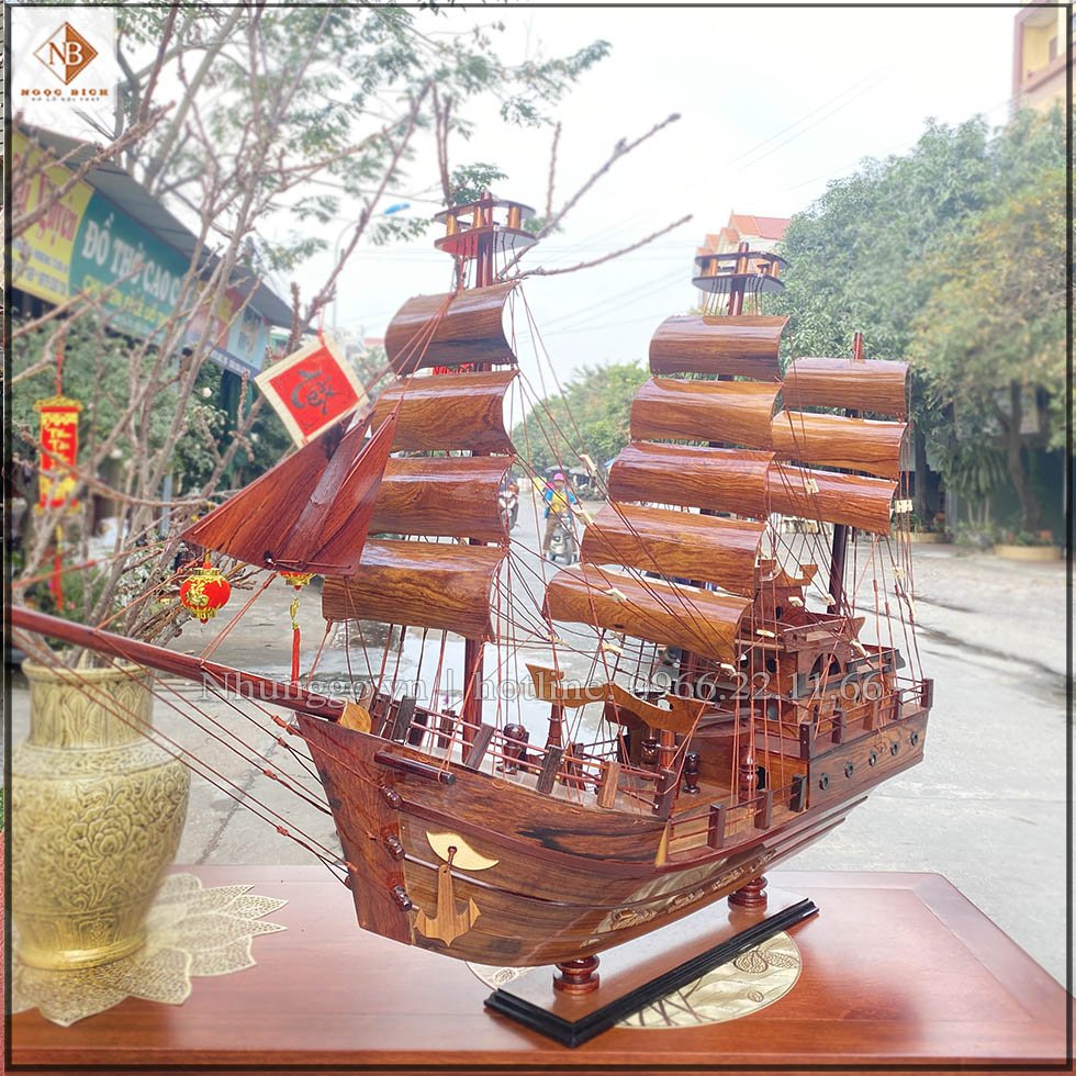 Mô hình tàu đánh cá gỗ cẩm trang trí