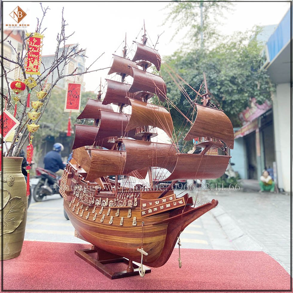 thuyền buồm gỗ hương quà tặng tết có đa dạng kiểu dáng và kích thước, phù hợp với các không gian nội thất khác nhau