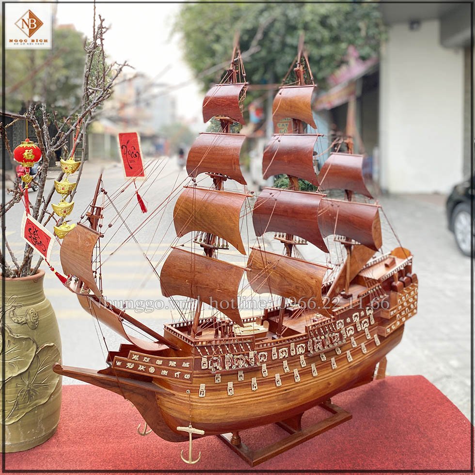 Thuyền buồm gỗ hương quà tặng tết 2025 là một trong những món đồ trang trí nội thất độc đáo và thu hút sự chú ý
