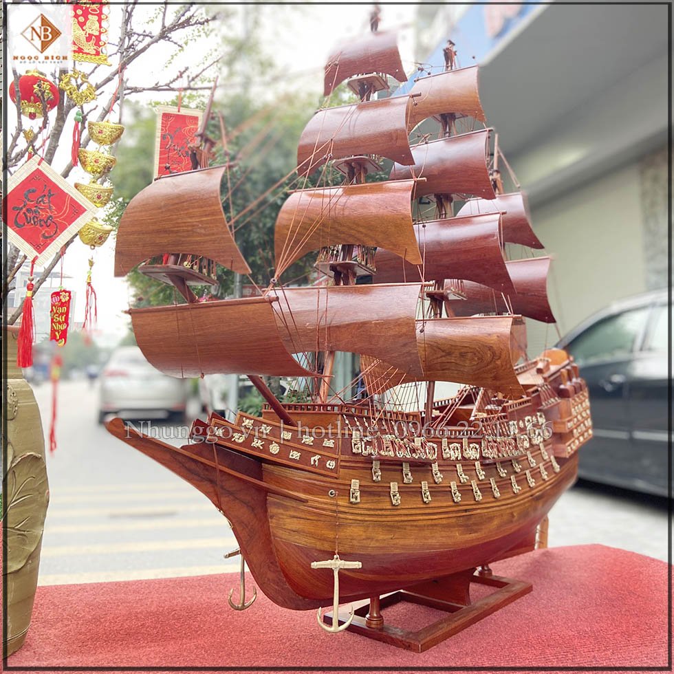 thuyền gỗ hương quà biếu tặng là một món quà tặng tết độc đáo và phong cách. Với thiết kế tinh tế và chi tiết tỉ mỉ